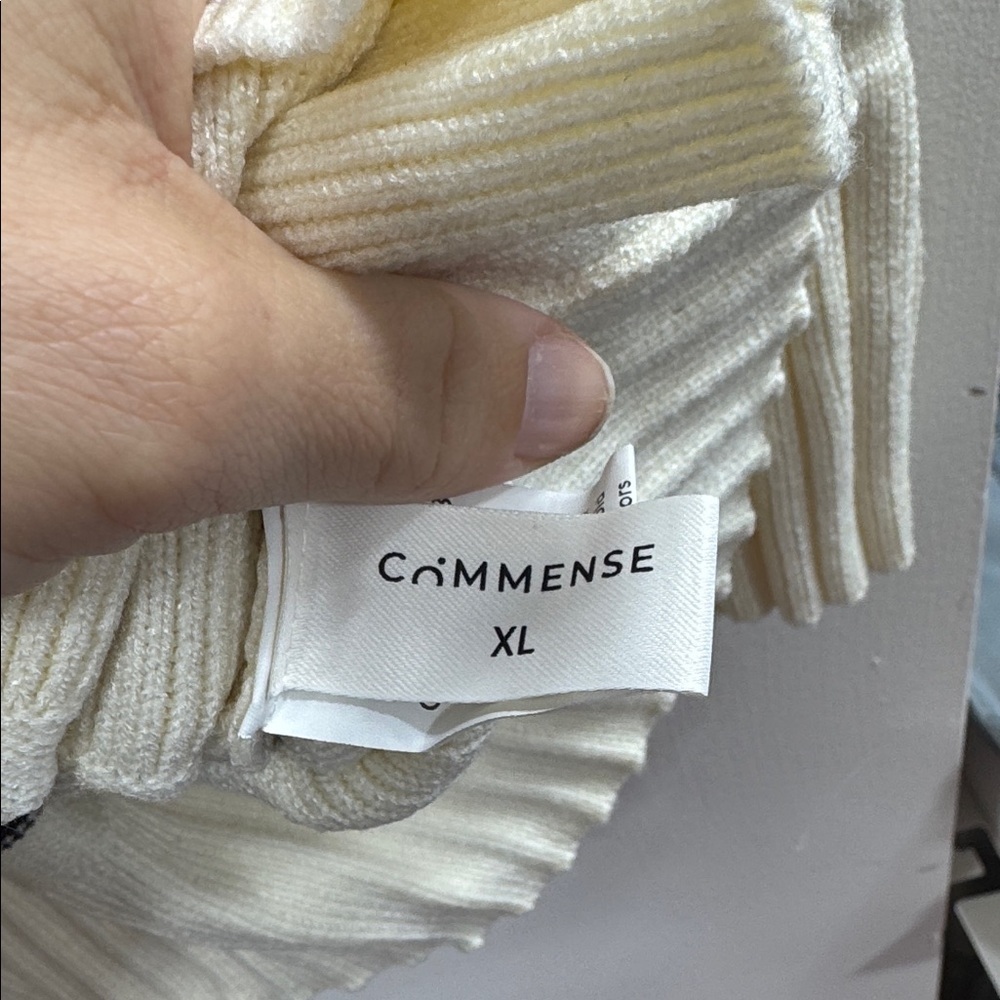 Sweater Size Extra Large - Picture 2 of 3